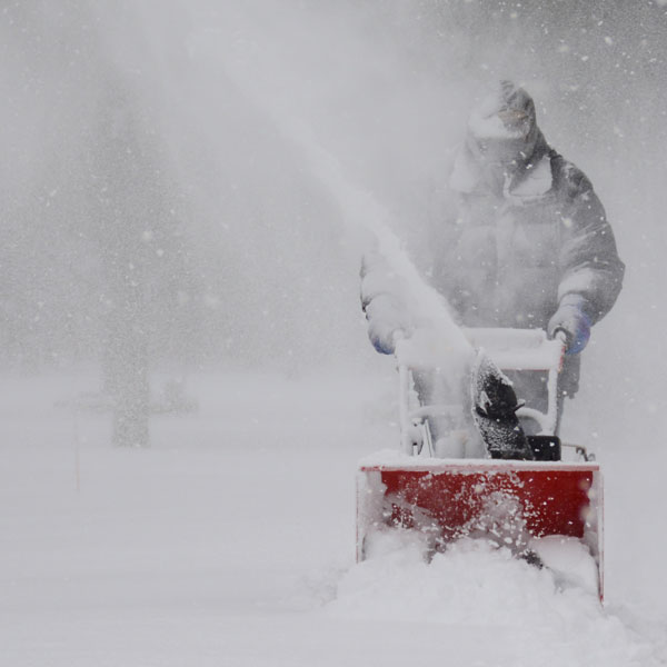 SNOW THROWERS